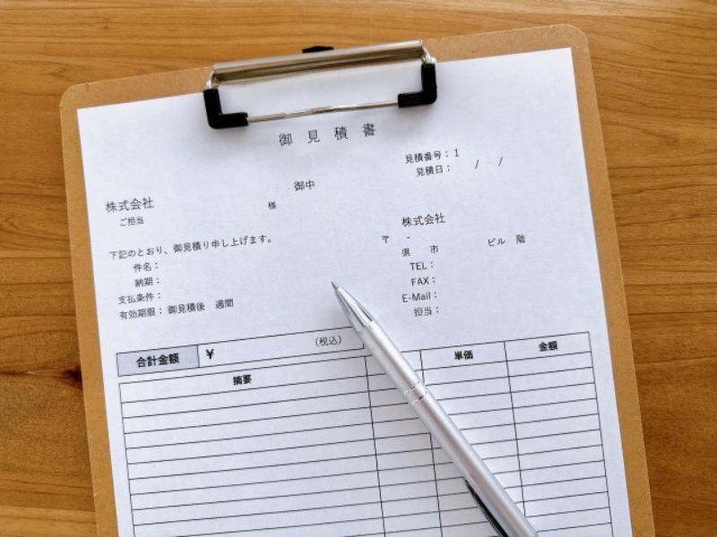 【見積書の罠】「外壁塗装一式」に騙されない！項目に書くべき「塗布量」と「回数」の正解