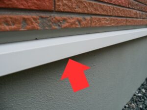 外壁と基礎の境界にある水切り部分
