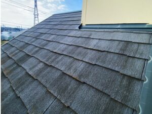 色褪せたスレート屋根の劣化