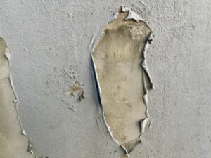 下地処理が不十分だと剥がれの原因になる